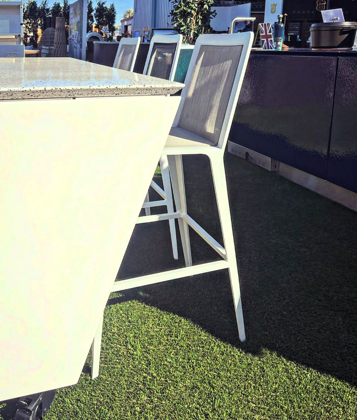 Vlaze Adapt Dining Table