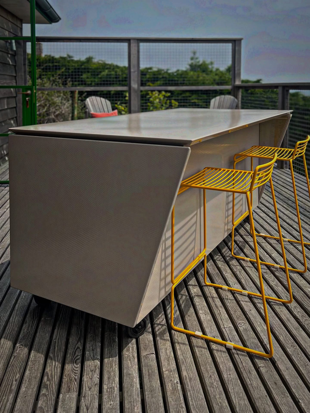 Vlaze Adapt Dining Table